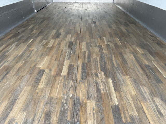 いすゞエルフ保冷バン小型（2t・3t）[写真11]