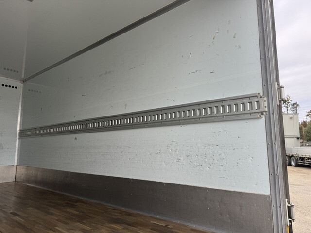 いすゞエルフ保冷バン小型（2t・3t）[写真13]