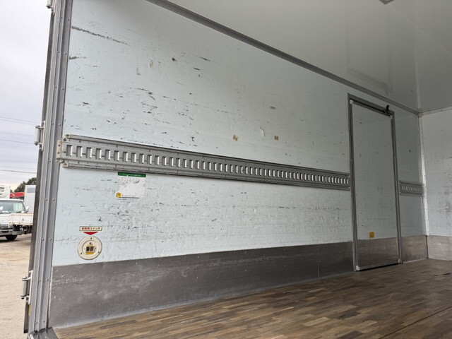 いすゞエルフ保冷バン小型（2t・3t）[写真14]