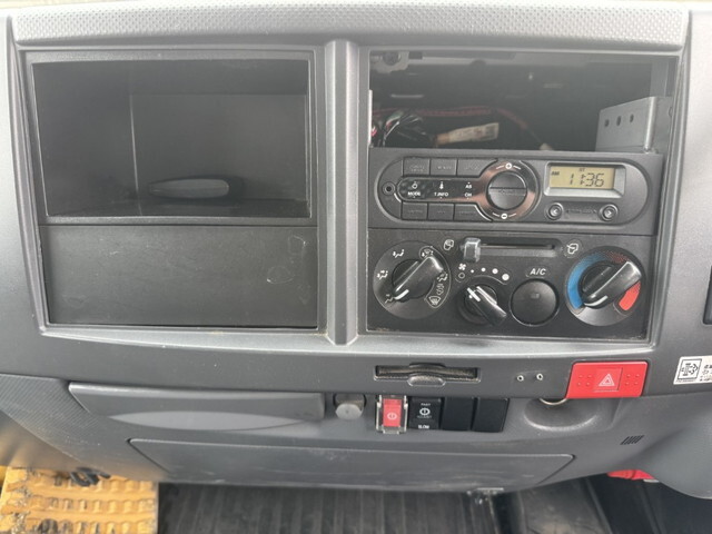 いすゞエルフ保冷バン小型（2t・3t）[写真21]