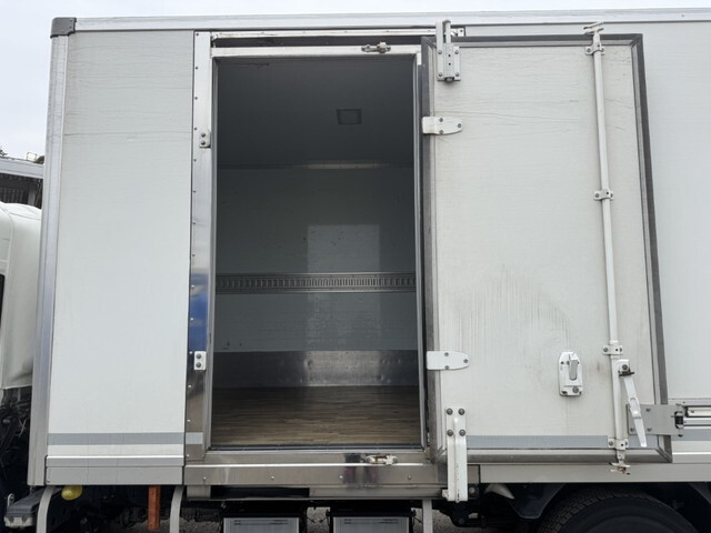 いすゞエルフ保冷バン小型（2t・3t）[写真06]