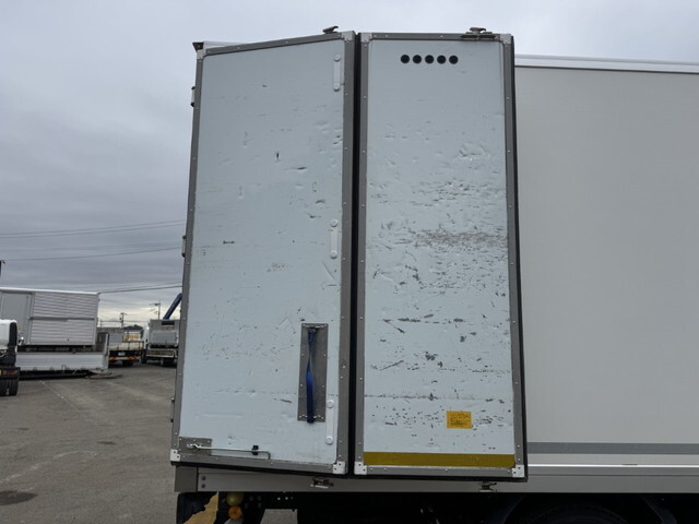 いすゞエルフ保冷バン小型（2t・3t）[写真07]