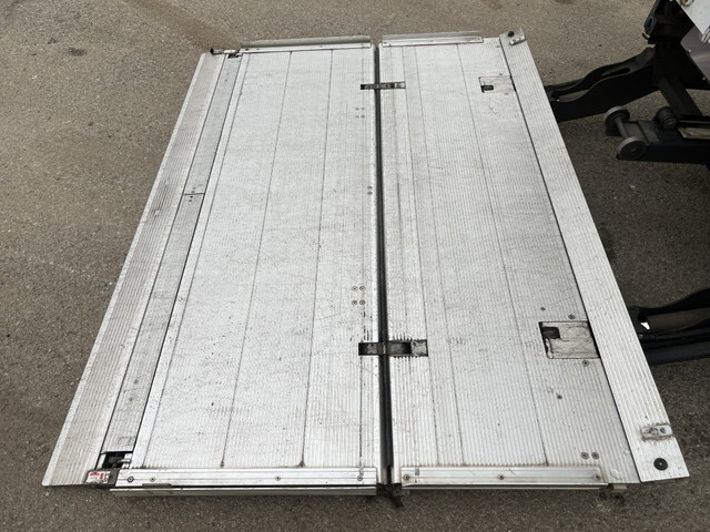 日野レンジャーアルミウイング中型（4t）[写真09]