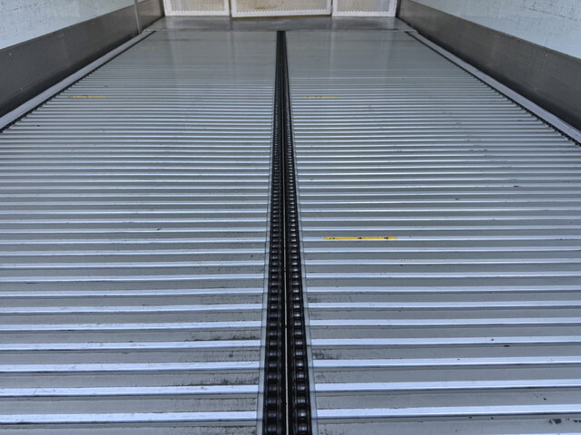 いすゞエルフ保冷バン小型（2t・3t）[写真10]