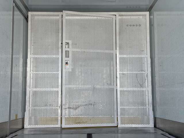 いすゞエルフ保冷バン小型（2t・3t）[写真11]