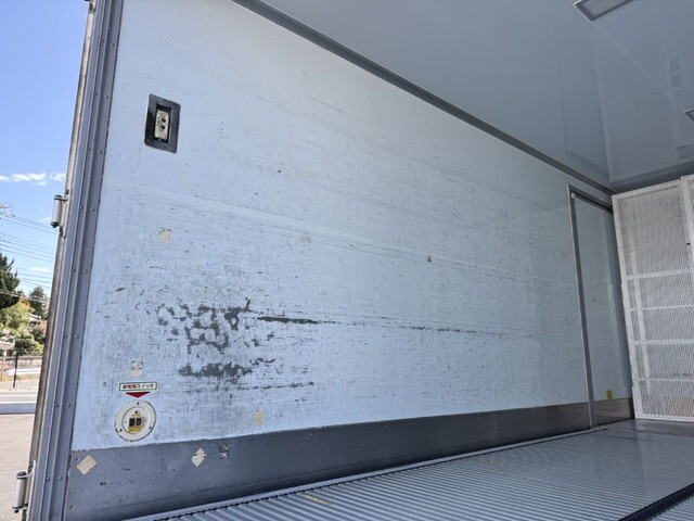 いすゞエルフ保冷バン小型（2t・3t）[写真13]