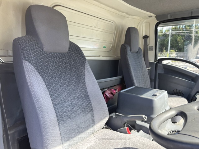 いすゞエルフ保冷バン小型（2t・3t）[写真28]