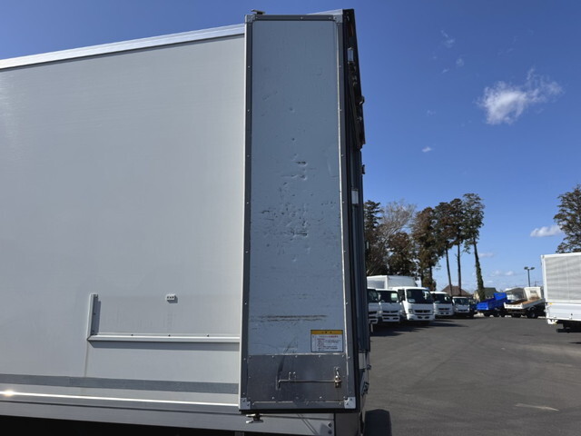 いすゞエルフ保冷バン小型（2t・3t）[写真07]