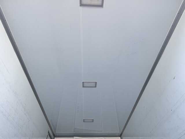 いすゞエルフ保冷バン小型（2t・3t）[写真09]