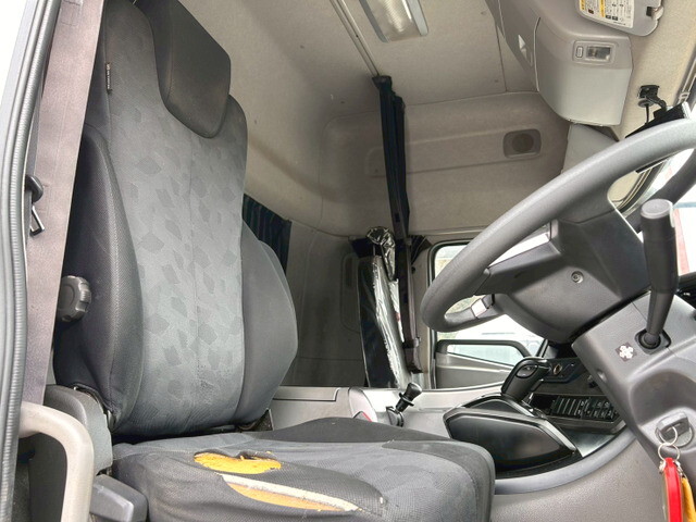 UDトラックスクオンアルミウイング大型（10t）[写真14]