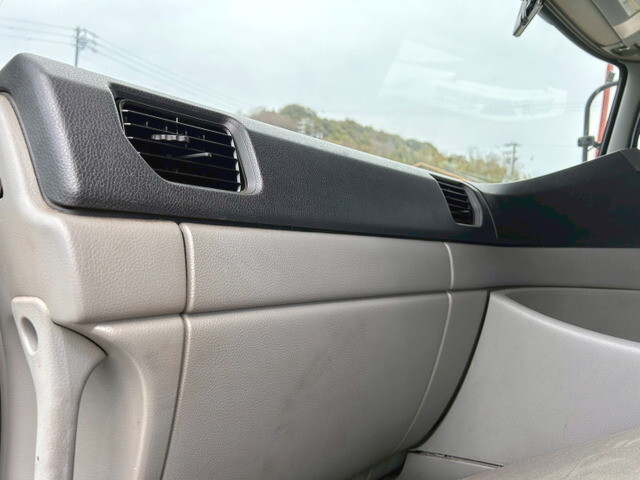 UDトラックスクオンアルミウイング大型（10t）[写真21]