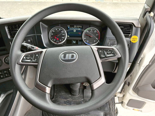 UDトラックスクオンアルミウイング大型（10t）[写真23]