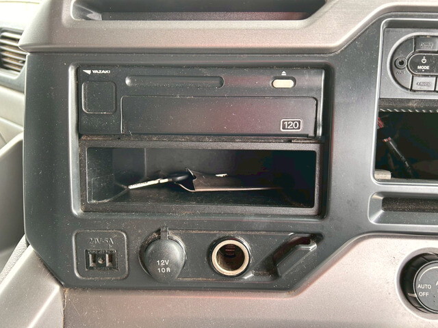 UDトラックスクオンアルミウイング大型（10t）[写真26]