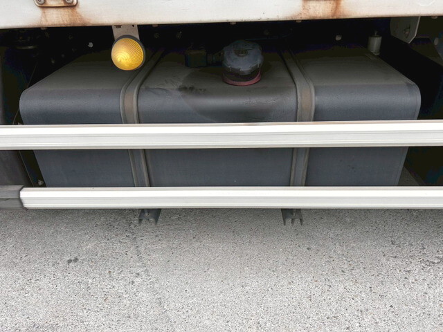 UDトラックスクオンアルミウイング大型（10t）[写真32]