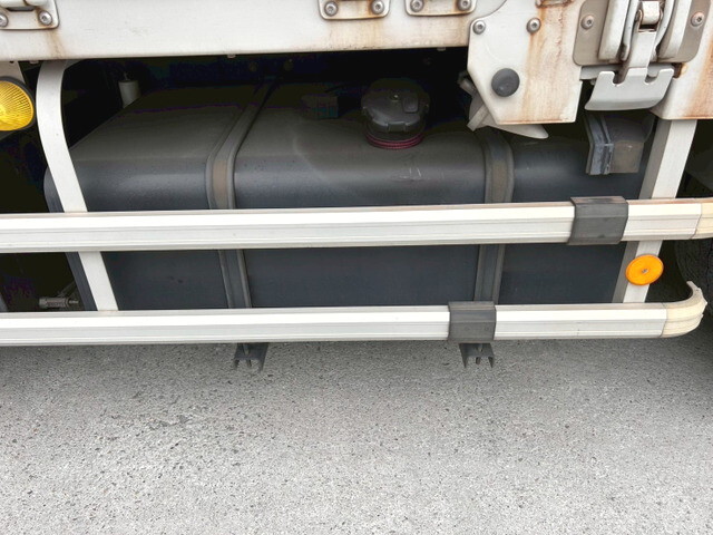 UDトラックスクオンアルミウイング大型（10t）[写真33]