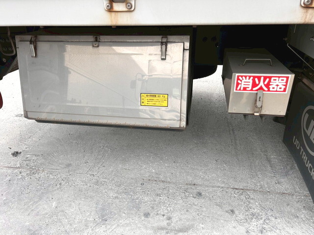 UDトラックスクオンアルミウイング大型（10t）[写真34]