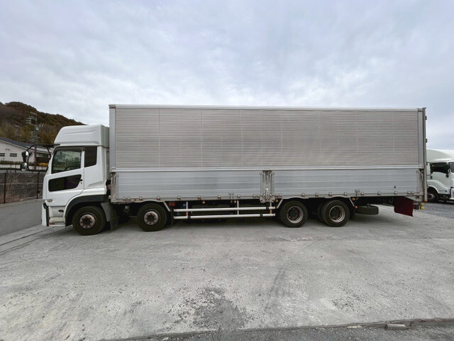 UDトラックスクオンアルミウイング大型（10t）[写真04]