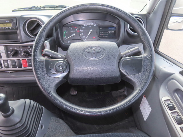トヨタトヨエース平ボディ小型（2t・3t）[写真20]