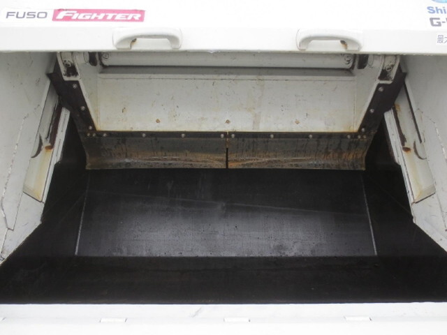 三菱ふそうファイターパッカー車（塵芥車）中型（4t）[写真10]