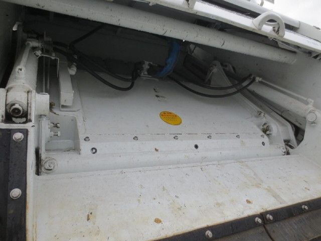 三菱ふそうファイターパッカー車（塵芥車）中型（4t）[写真11]