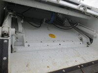 三菱ふそうファイターパッカー車（塵芥車）中型（4t）[写真12]