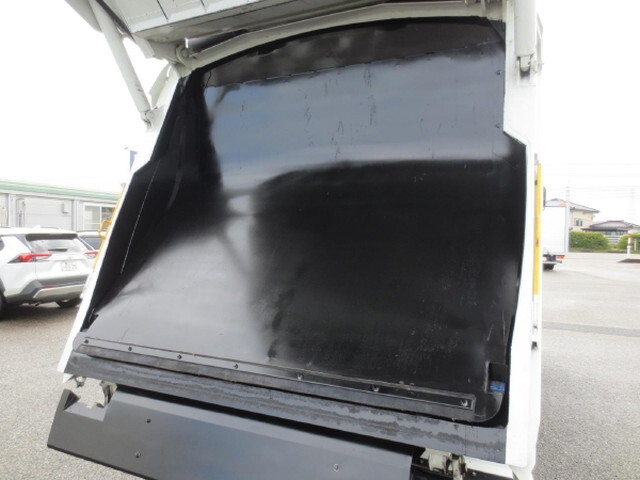 三菱ふそうファイターパッカー車（塵芥車）中型（4t）[写真13]