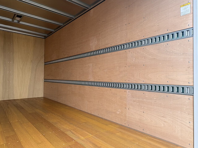 日野デュトロアルミバン小型（2t・3t）[写真11]