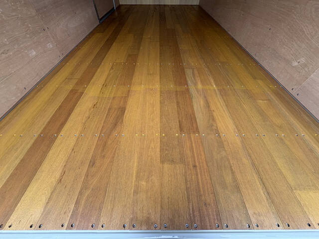 日野デュトロアルミバン小型（2t・3t）[写真12]