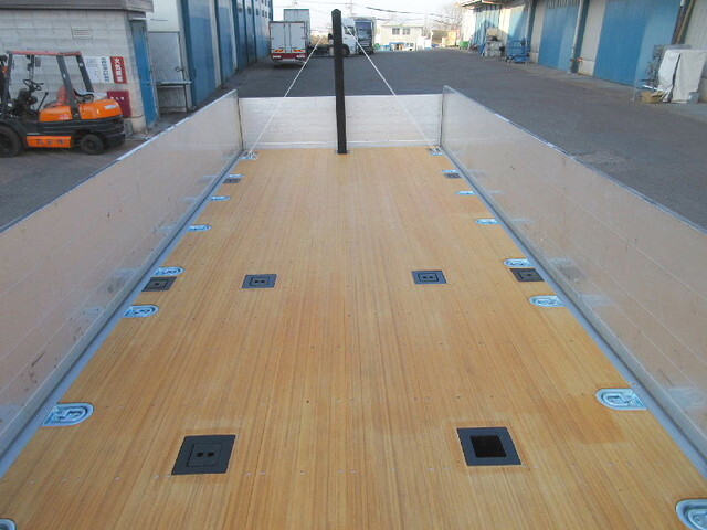 いすゞギガアルミブロック大型（10t）[写真10]