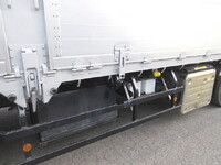 いすゞギガアルミブロック大型（10t）[写真13]