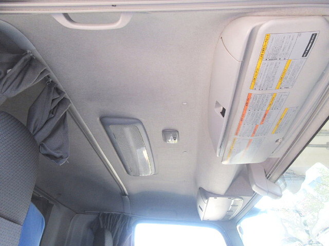 いすゞギガアルミブロック大型（10t）[写真28]