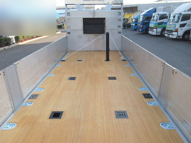 いすゞギガアルミブロック大型（10t）[写真09]