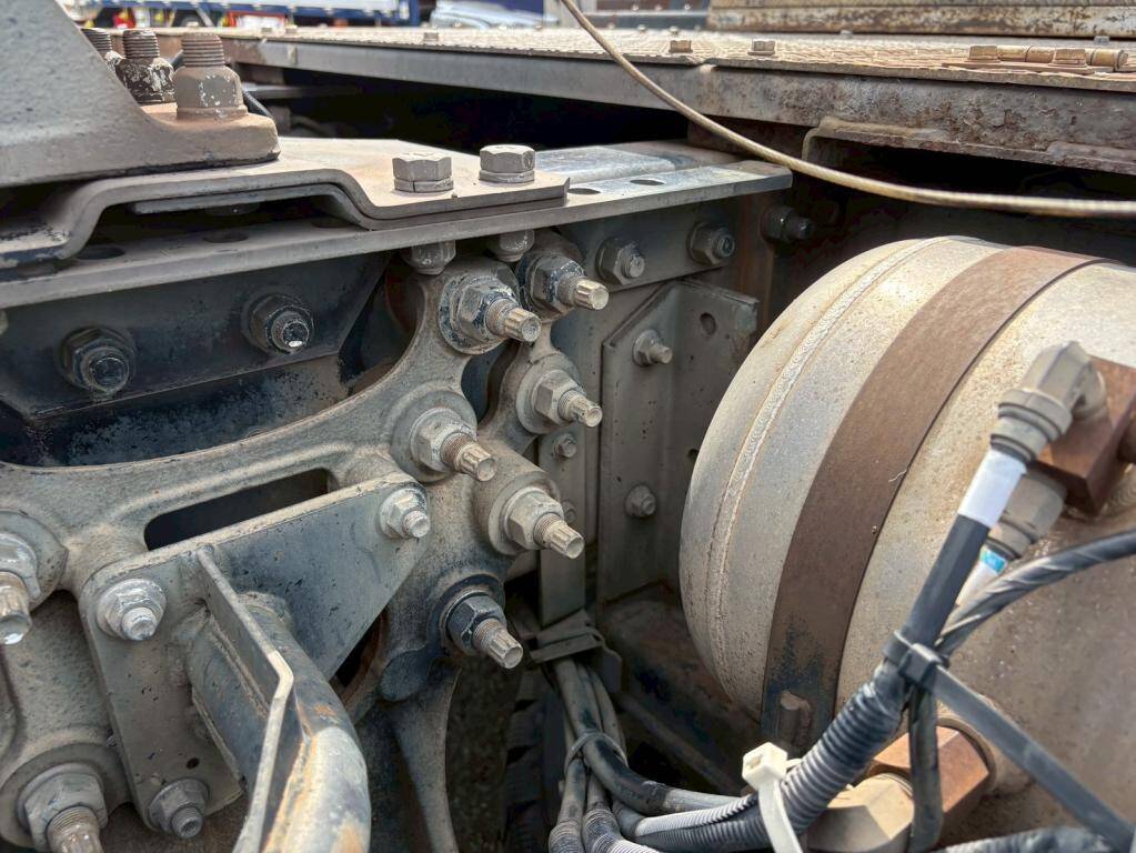 UDトラックスクオントレーラーヘッド（トラクターヘッド）大型（10t）[写真14]