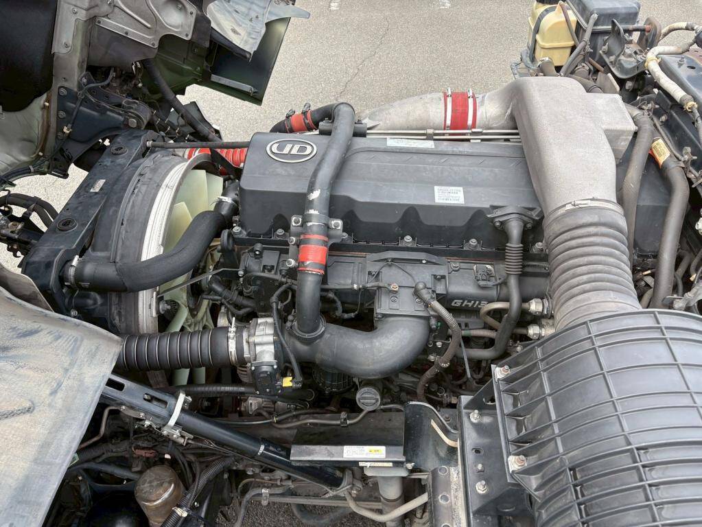 UDトラックスクオントレーラーヘッド（トラクターヘッド）大型（10t）[写真16]