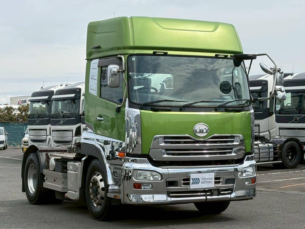 UDトラックスクオントレーラーヘッド（トラクターヘッド）大型（10t）[写真02]