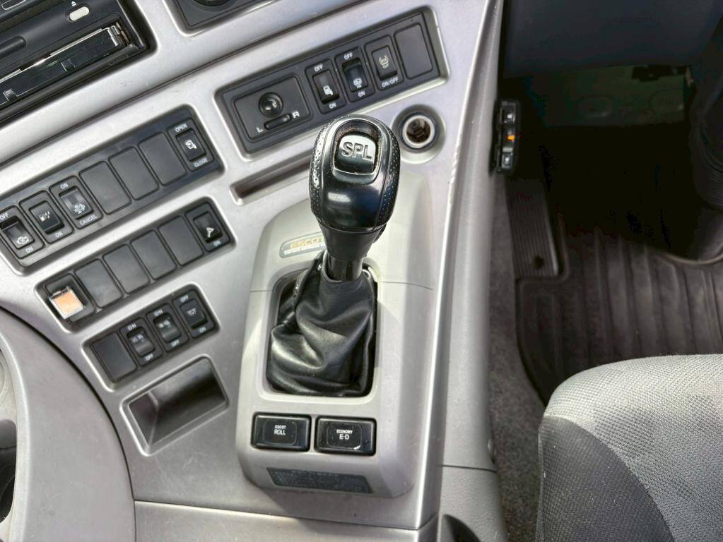 UDトラックスクオントレーラーヘッド（トラクターヘッド）大型（10t）[写真21]