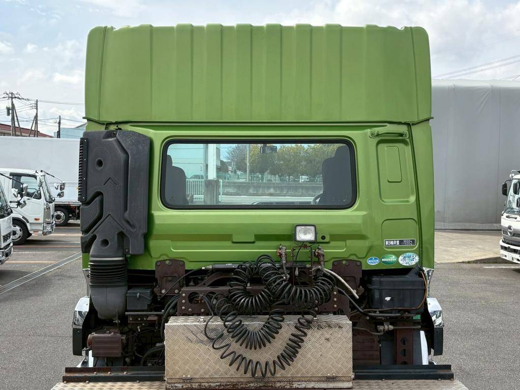 UDトラックスクオントレーラーヘッド（トラクターヘッド）大型（10t）[写真07]