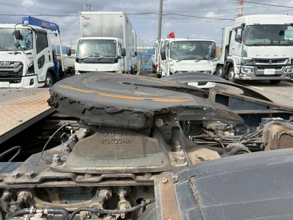 UDトラックスクオントレーラーヘッド（トラクターヘッド）大型（10t）[写真09]