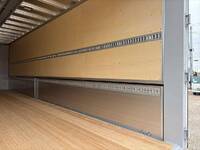 UDトラックスクオンアルミウイング大型（10t）[写真11]