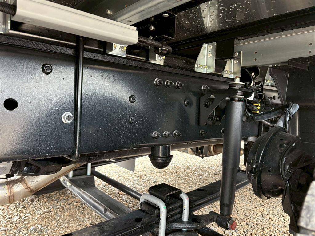 UDトラックスクオンアルミウイング大型（10t）[写真13]