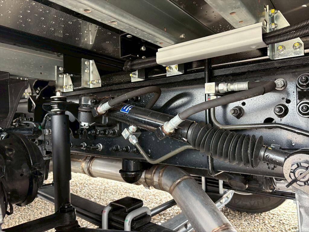 UDトラックスクオンアルミウイング大型（10t）[写真15]