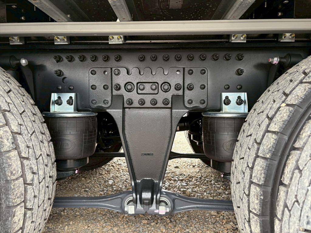 UDトラックスクオンアルミウイング大型（10t）[写真16]