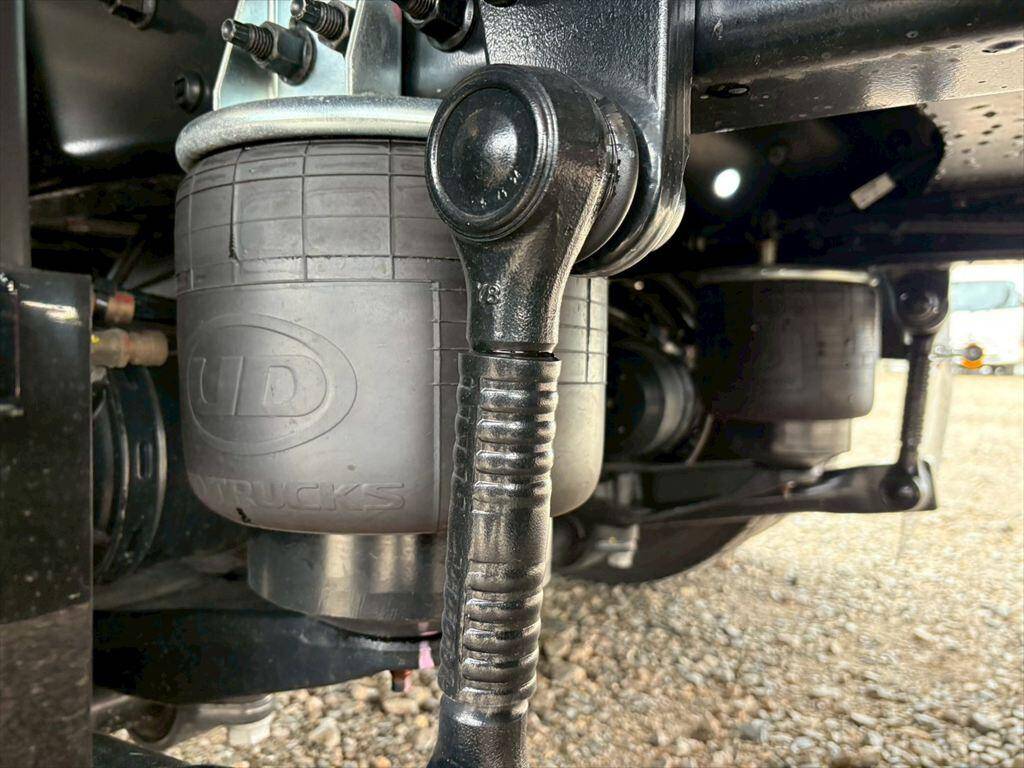 UDトラックスクオンアルミウイング大型（10t）[写真17]