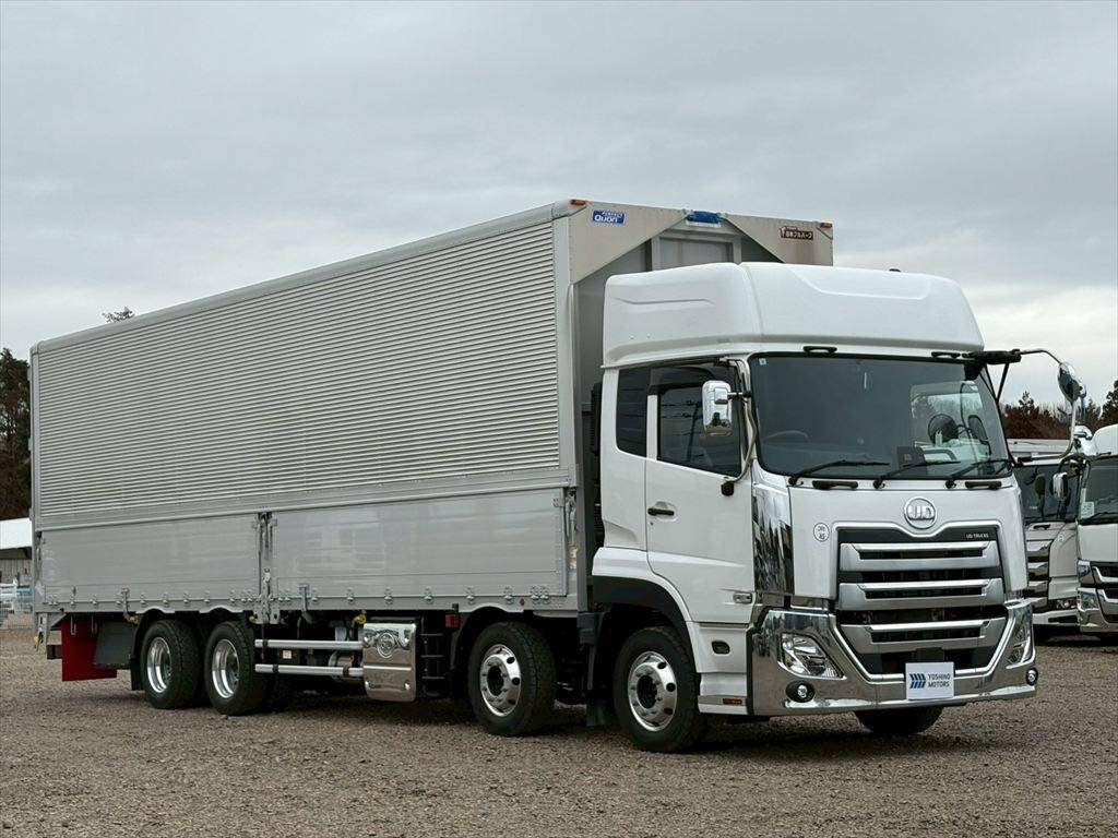 UDトラックスクオンアルミウイング大型（10t）[写真02]