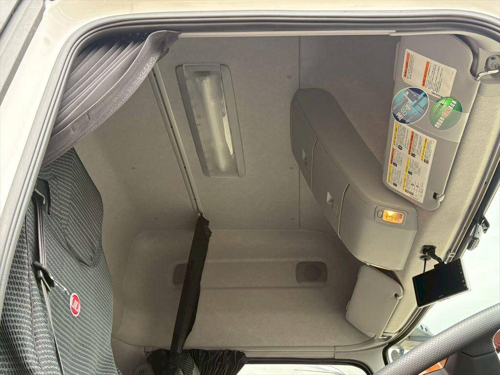 UDトラックスクオンアルミウイング大型（10t）[写真23]