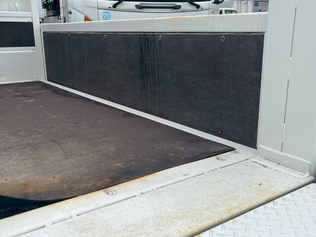 日野デュトロダブルキャブ（Wキャブ）小型（2t・3t）[写真08]