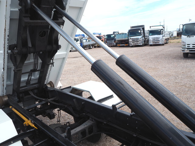 三菱ふそうファイターコンテナ専用車中型（4t）[写真27]