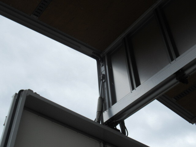 日野プロフィアアルミウイング大型（10t）[写真17]