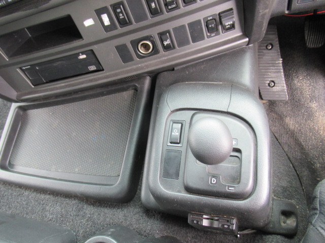 日野プロフィアアルミウイング大型（10t）[写真32]