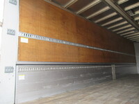 いすゞギガアルミウイング大型（10t）[写真12]